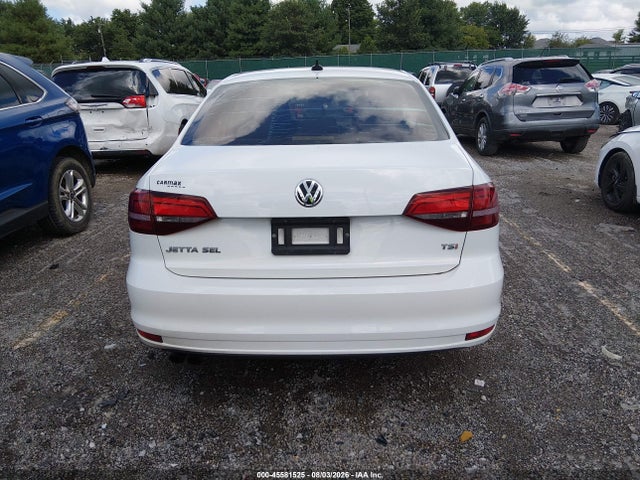 2016 Volkswagen Jetta 1.8t Sel მანქანა იყიდება აუქციონზე, vin: 3VWL07AJ4GM327132, აუქციონის ნომერი: 45581525