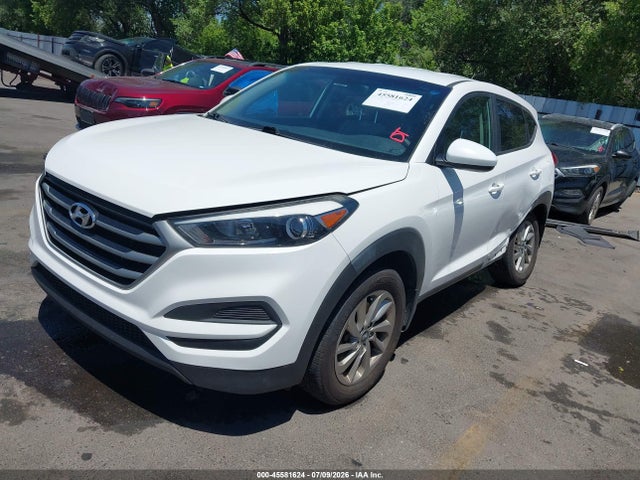 Hyundai TUCSON SE 2018 KM8J2CA46JU701164 Image 2
