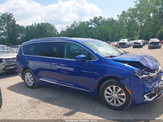 Продаж на аукціоні авто 2019 Chrysler Pacifica Touring L, vin: 2C4RC1BG1KR593097, номер лоту: 45581869