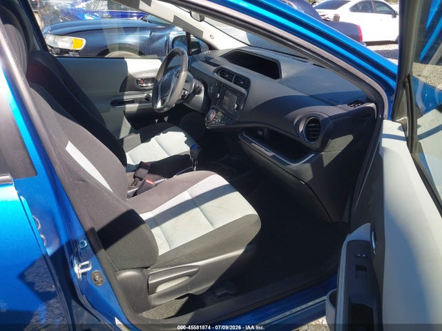 Toyota Prius C Three 2014 JTDKDTB38E1059952 Image 18