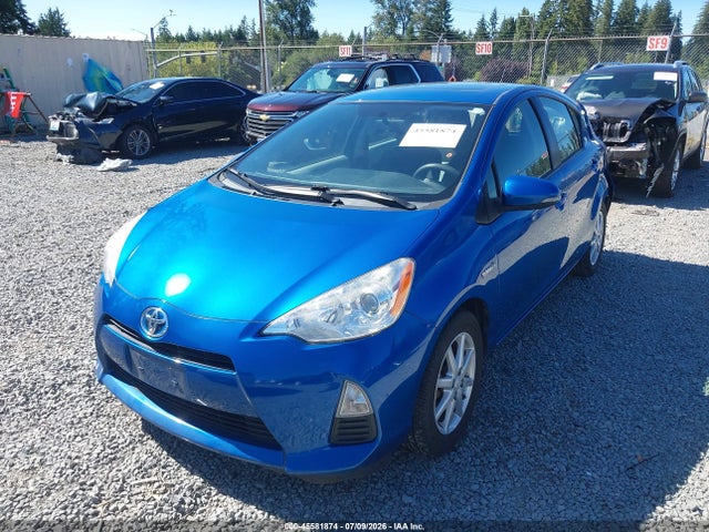 Toyota Prius C Three 2014 JTDKDTB38E1059952 Image 2