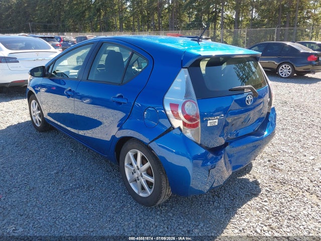 Toyota Prius C Three 2014 JTDKDTB38E1059952 Image 3