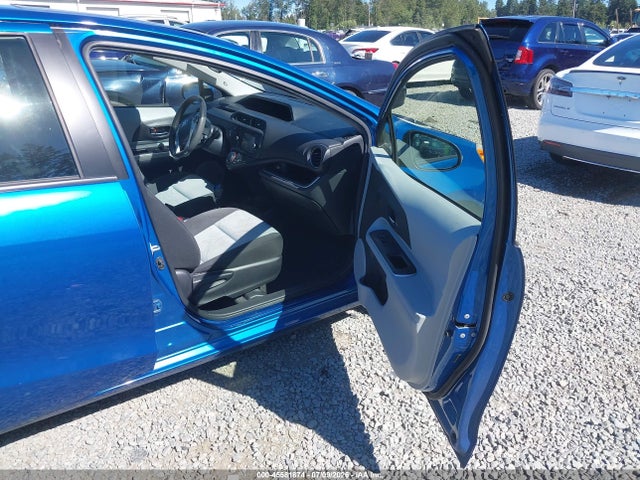 Toyota Prius C Three 2014 JTDKDTB38E1059952 Image 5