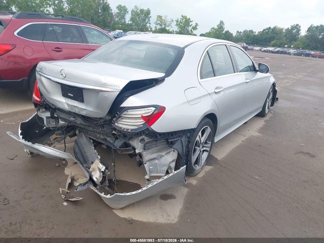45581983 :رقم المزاد ، WDDZF4KB0HA107203 vin ، 2017 Mercedes-benz E 300 4matic مزاد بيع