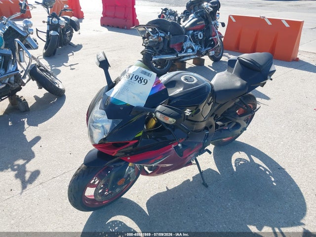 Suzuki GSX-R750 2018 JS1GR7MA5J2101499 Image 2
