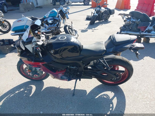 Suzuki GSX-R750 2018 JS1GR7MA5J2101499 Image 13