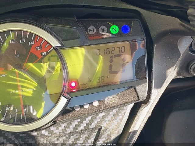 Suzuki GSX-R750 2018 JS1GR7MA5J2101499 Image 7