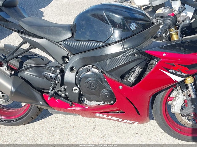 Suzuki GSX-R750 2018 JS1GR7MA5J2101499 Image 8