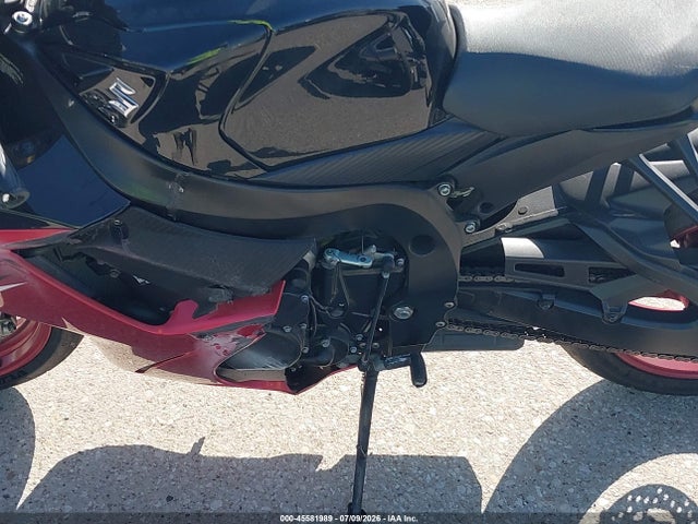Suzuki GSX-R750 2018 JS1GR7MA5J2101499 Image 9