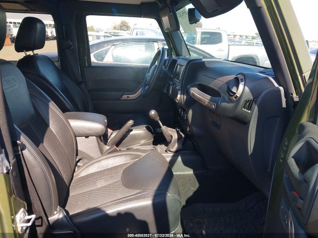 1C4AJWBG2GL282018 Jeep Wrangler 75th Anniversary