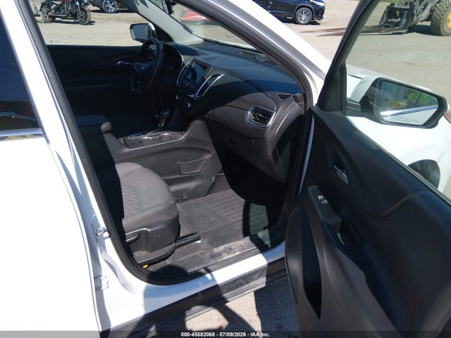 2GNAXUEV5K6105579 Chevrolet EQUINOX LT