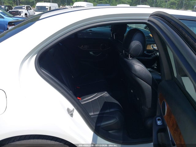45582329 :رقم المزاد ، 55SWF4KB8FU030371 vin ، 2015 Mercedes-benz C 300 4matic مزاد بيع