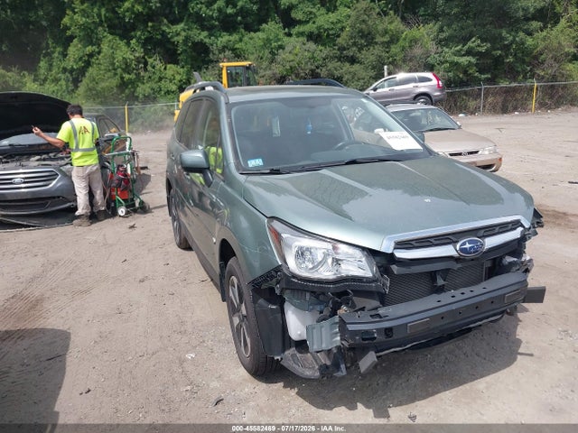 45582469 :رقم المزاد ، JF2SJAEC7JH557037 vin ، 2018 Subaru Forester 2.5i Premium مزاد بيع
