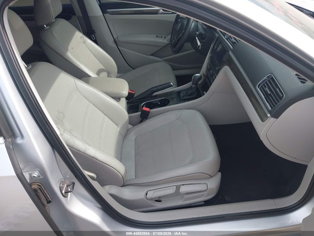 2016 Volkswagen Passat 1.8t Se მანქანა იყიდება აუქციონზე, vin: 1VWBS7A30GC042937, აუქციონის ნომერი: 45582584