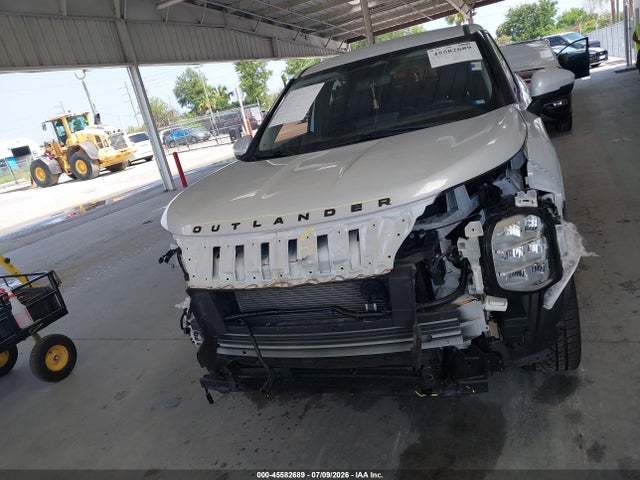 2022 Mitsubishi Outlander Black Edition 2wd/se 2.5 2wd/se Launch Edition 2wd მანქანა იყიდება აუქციონზე, vin: JA4J3UA84NZ084201, აუქციონის ნომერი: 45582689