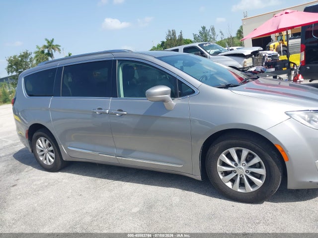Продаж на аукціоні авто 2018 Chrysler Pacifica Touring L, vin: 2C4RC1BG7JR356077, номер лоту: 45582766