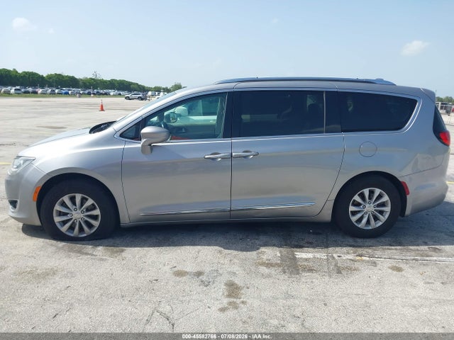 Продаж на аукціоні авто 2018 Chrysler Pacifica Touring L, vin: 2C4RC1BG7JR356077, номер лоту: 45582766