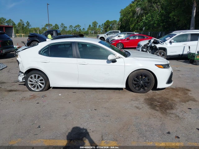 Продажа на аукционе авто 2021 Toyota Camry Le, vin: 4T1C11AK5MU550112, номер лота: 45582978