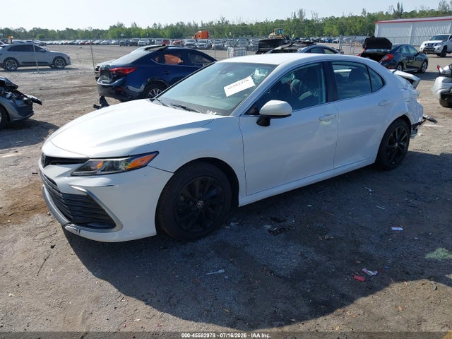 Продажа на аукционе авто 2021 Toyota Camry Le, vin: 4T1C11AK5MU550112, номер лота: 45582978