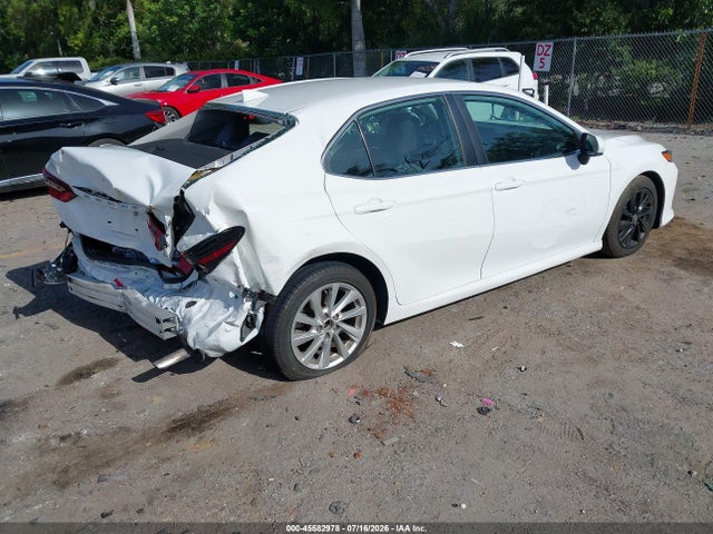 Продажа на аукционе авто 2021 Toyota Camry Le, vin: 4T1C11AK5MU550112, номер лота: 45582978