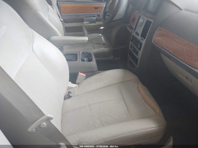 2010 Chrysler Town & Country New Limited მანქანა იყიდება აუქციონზე, vin: 2A4RR7DX0AR435518, აუქციონის ნომერი: 45583003
