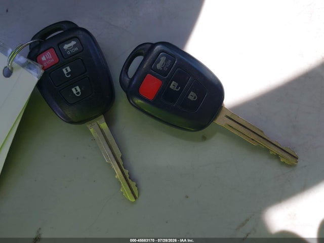 4T1BF1FK5HU627525 Toyota CAMRY SE
