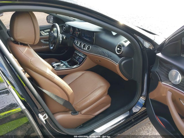 45583509 :رقم المزاد ، WDDZF4KBXHA129001 vin ، 2017 Mercedes-benz E 300 4matic مزاد بيع