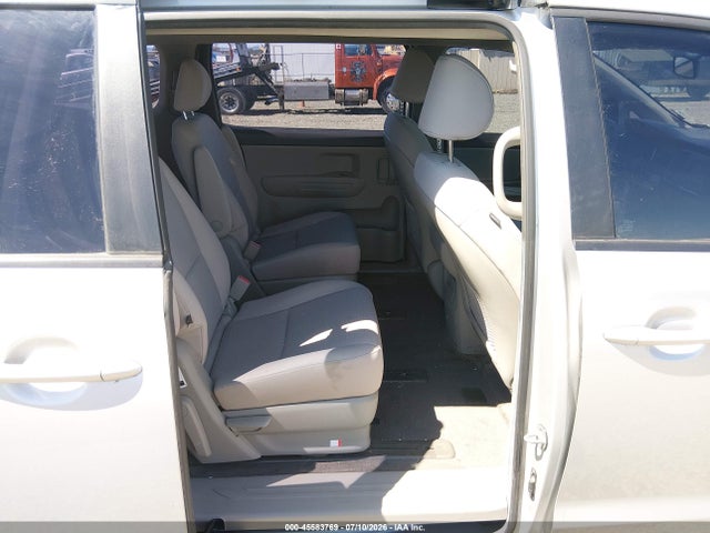 KIA Sedona L 2018 KNDMA5C15J6386333 Image 8