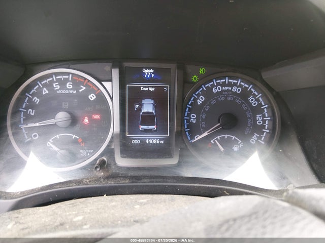 45583894 :رقم المزاد ، 3TYCZ5AN4NT083032 vin ، 2022 Toyota Tacoma Trd Off Road مزاد بيع