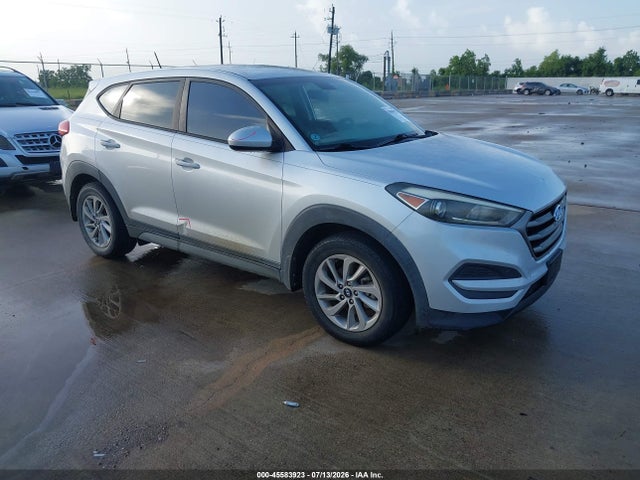 2016 KM8J23A43GU062220 main image
