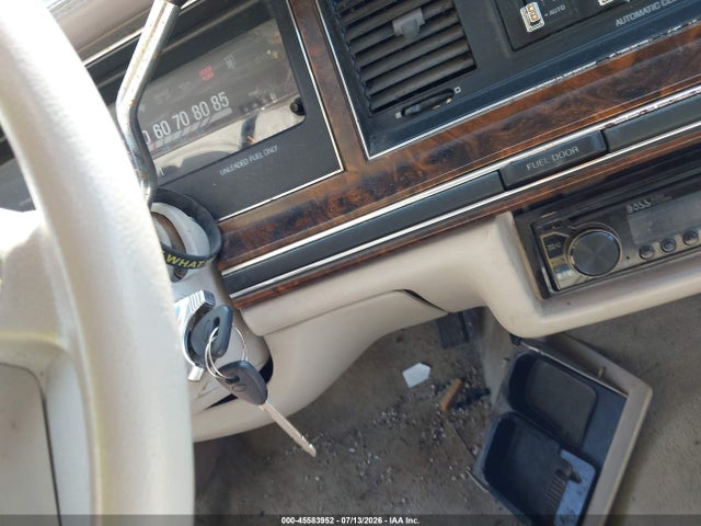 45583952 :رقم المزاد ، 1LNLM81W5NY756026 vin ، 1992 Lincoln Town Car Executive مزاد بيع