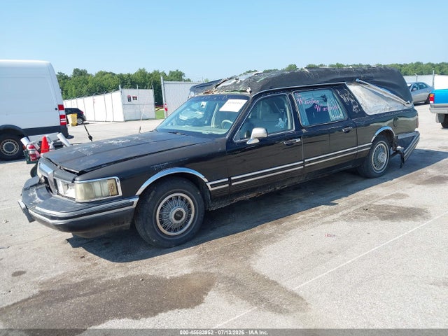 45583952 :رقم المزاد ، 1LNLM81W5NY756026 vin ، 1992 Lincoln Town Car Executive مزاد بيع