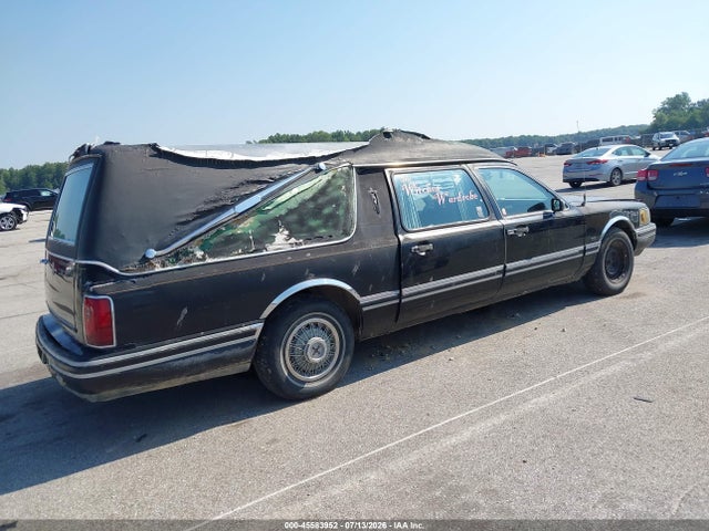 45583952 :رقم المزاد ، 1LNLM81W5NY756026 vin ، 1992 Lincoln Town Car Executive مزاد بيع