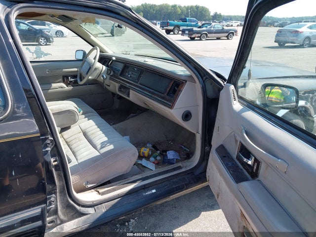 45583952 :رقم المزاد ، 1LNLM81W5NY756026 vin ، 1992 Lincoln Town Car Executive مزاد بيع