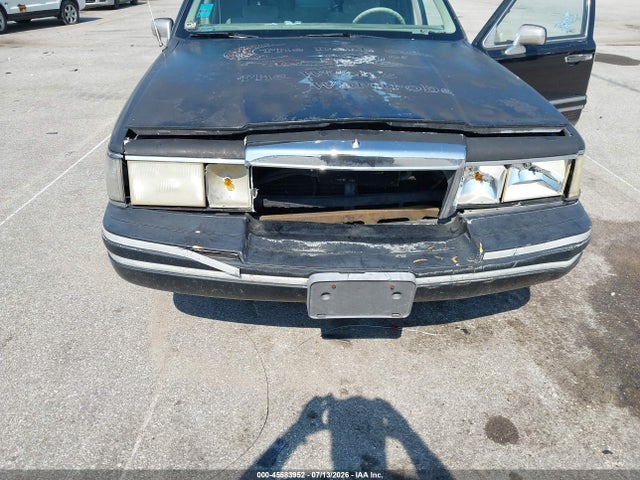 45583952 :رقم المزاد ، 1LNLM81W5NY756026 vin ، 1992 Lincoln Town Car Executive مزاد بيع