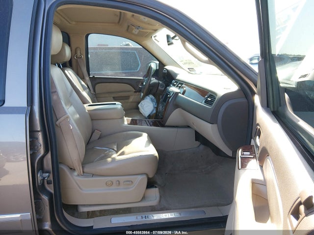 45583984 :رقم المزاد ، 1GNSKCE04BR247461 vin ، 2011 Chevrolet Tahoe Ltz مزاد بيع