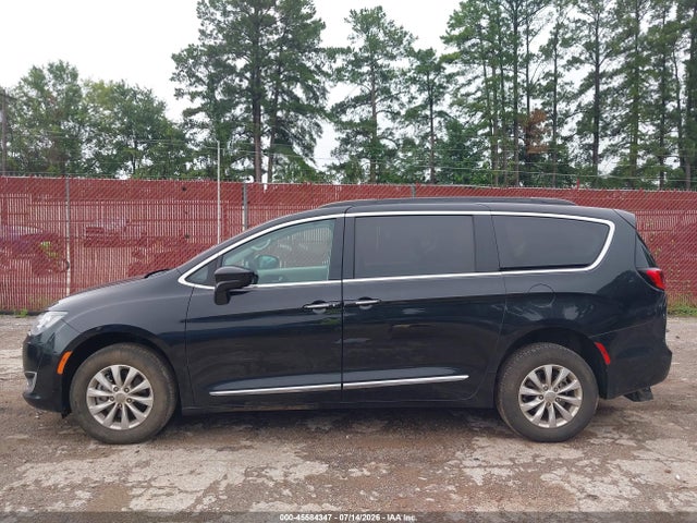45584347 :رقم المزاد ، 2C4RC1BG6HR739308 vin ، 2017 Chrysler Pacifica Touring-l مزاد بيع