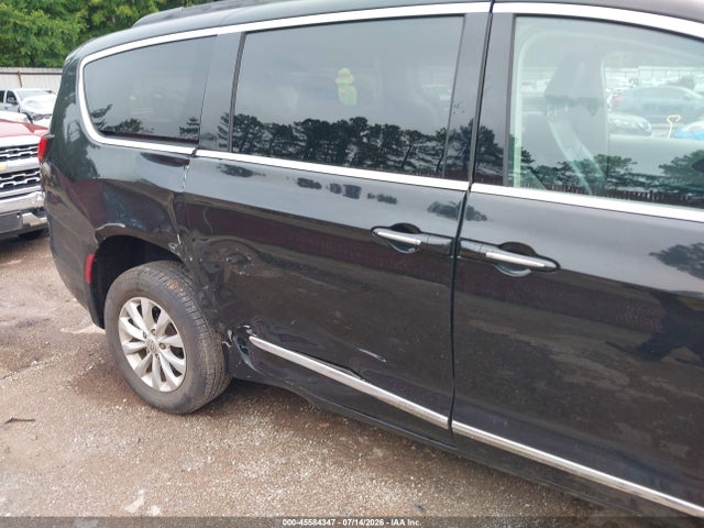 45584347 :رقم المزاد ، 2C4RC1BG6HR739308 vin ، 2017 Chrysler Pacifica Touring-l مزاد بيع
