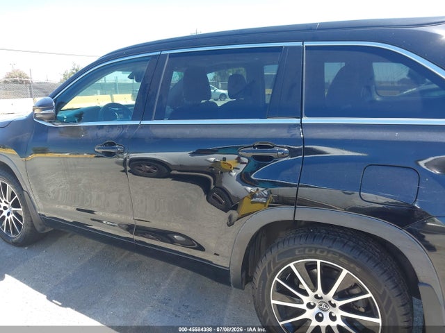 5TDJZRFH1JS562516 Toyota Highlander Se