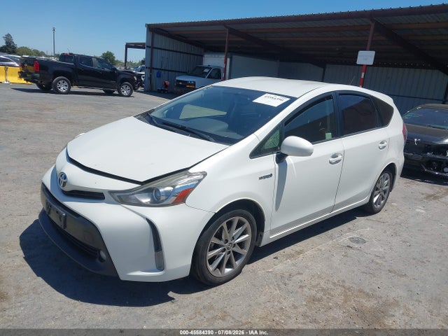 Toyota Prius V Five 2015 JTDZN3EU7FJ037779 Image 2