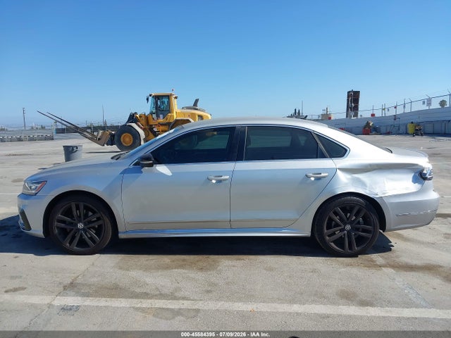 1VWAT7A32GC061689 Volkswagen Passat 1.8t R-line