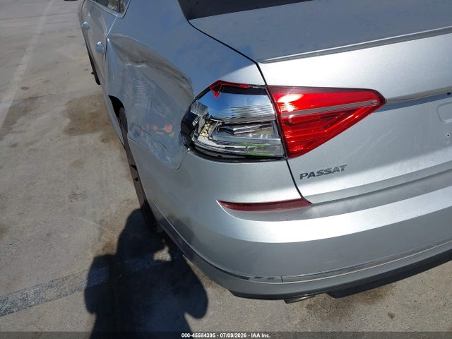 1VWAT7A32GC061689 Volkswagen Passat 1.8t R-line