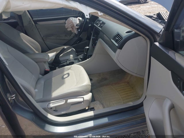 2015 Volkswagen Passat 1.8t Limited Edition მანქანა იყიდება აუქციონზე, vin: 1VWAS7A33FC074551, აუქციონის ნომერი: 45584493