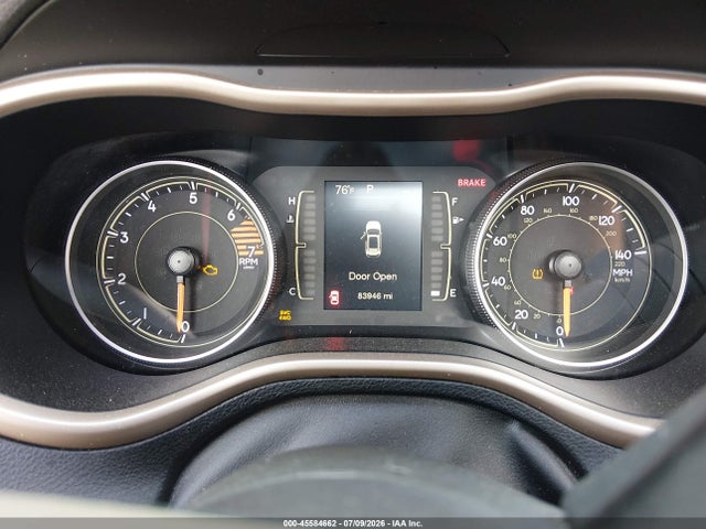 45584662 :رقم المزاد ، 1C4PJMCB0HW563557 vin ، 2017 Jeep Cherokee 75th Anniversary Edition مزاد بيع
