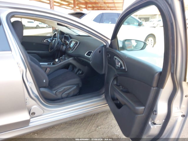 Chrysler 200 Limited 2015 1C3CCCAG0FN731609 Image 5