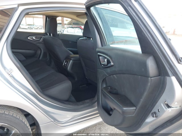 Chrysler 200 Limited 2015 1C3CCCAG0FN731609 Image 8