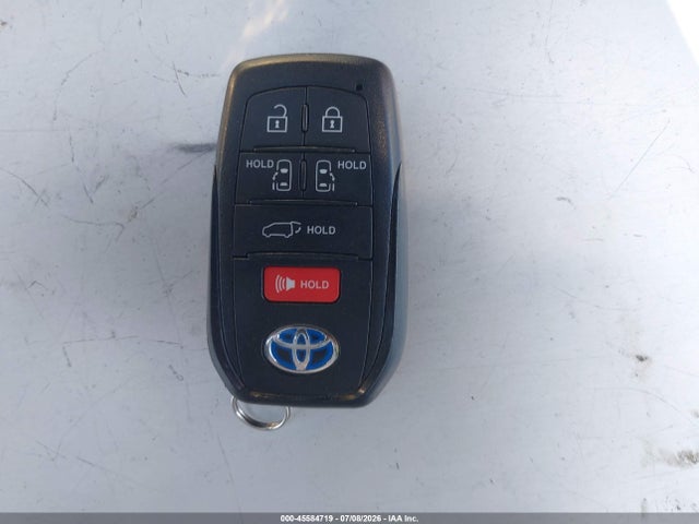 Toyota SIENNA XLE 2024 5TDYSKFC8RS124909 Image 11