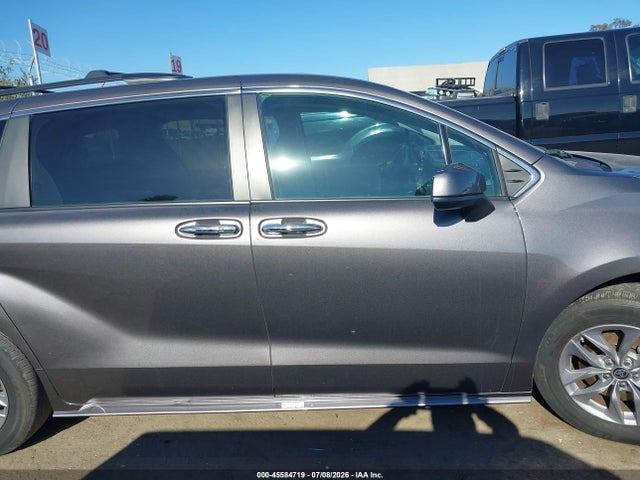Toyota SIENNA XLE 2024 5TDYSKFC8RS124909 Image 13