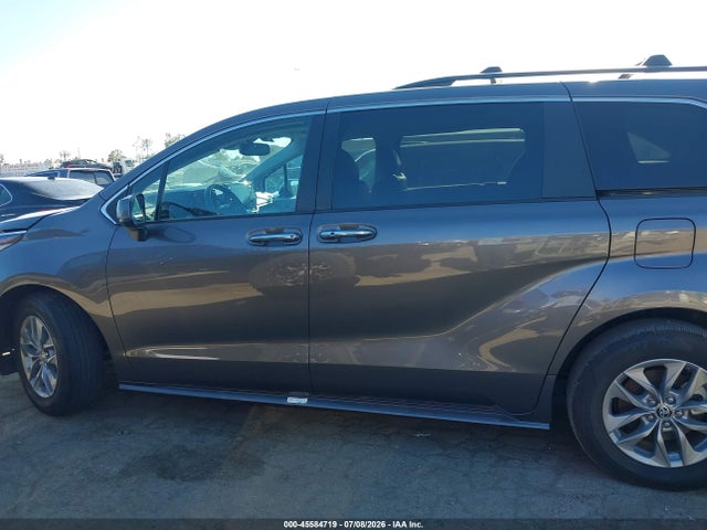 Toyota SIENNA XLE 2024 5TDYSKFC8RS124909 Image 14