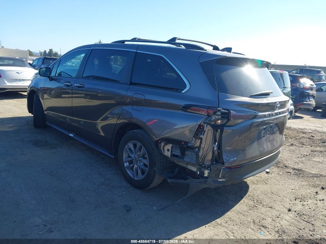 Toyota SIENNA XLE 2024 5TDYSKFC8RS124909 Image 3